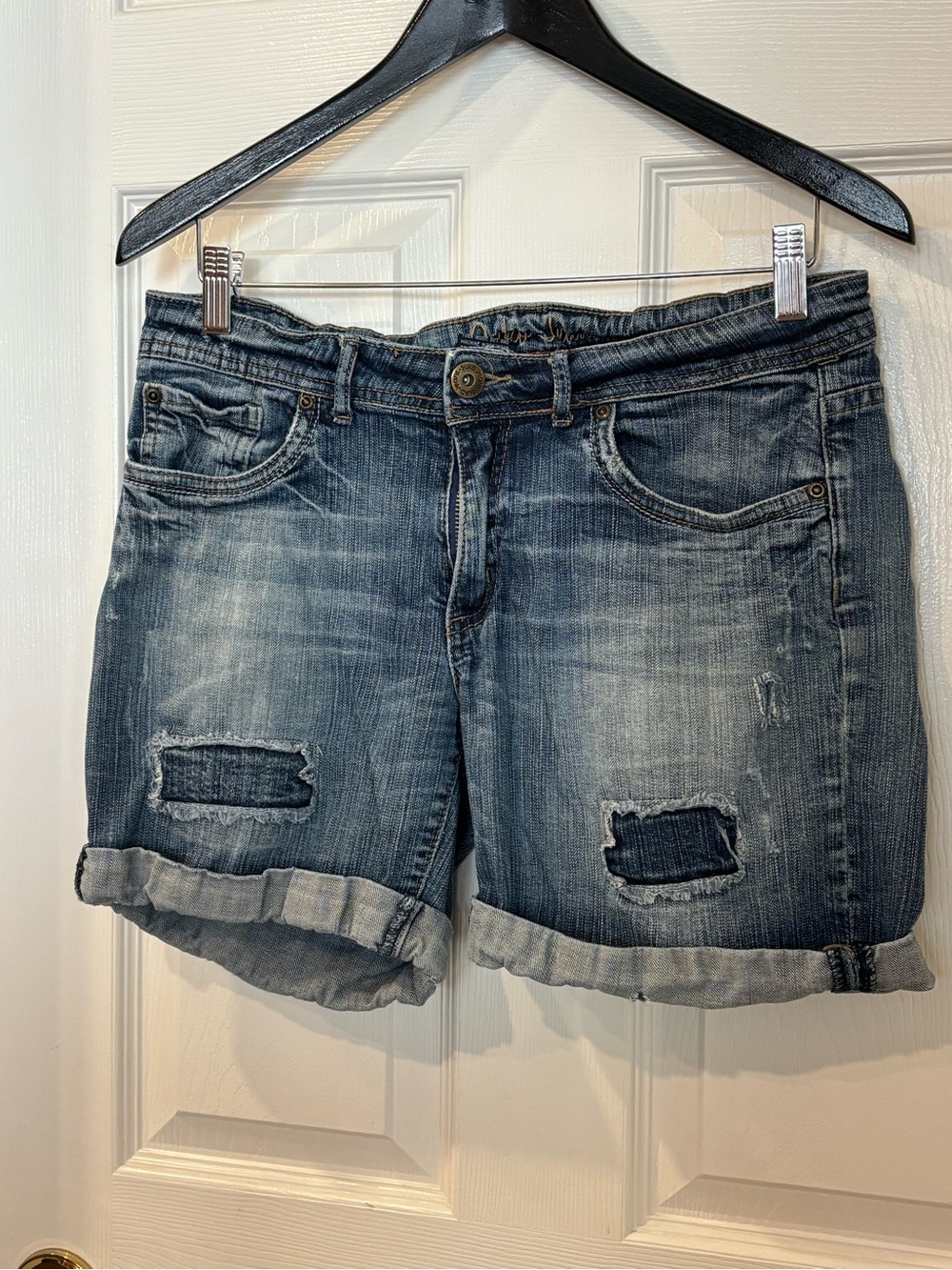 SUKO Women’s Distressed Denim Shorts - Blue